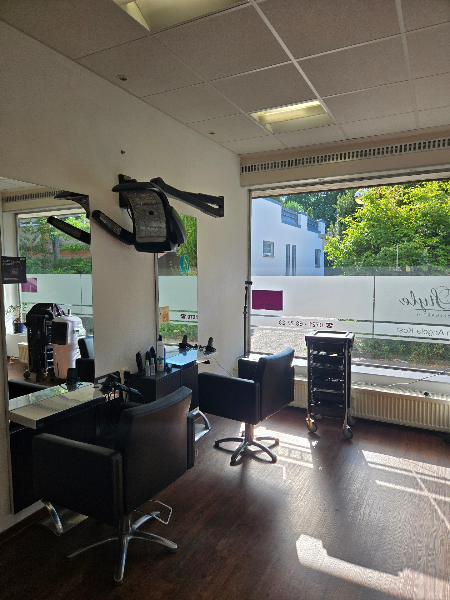 Friseurplätze im UnicoStyle mit modernem Equipment